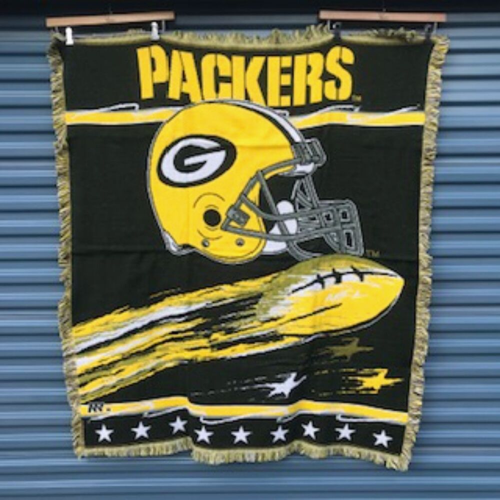 Size: 50'' x 60'' Cozy Plush Throw Blanket . Green Bay Packers . New